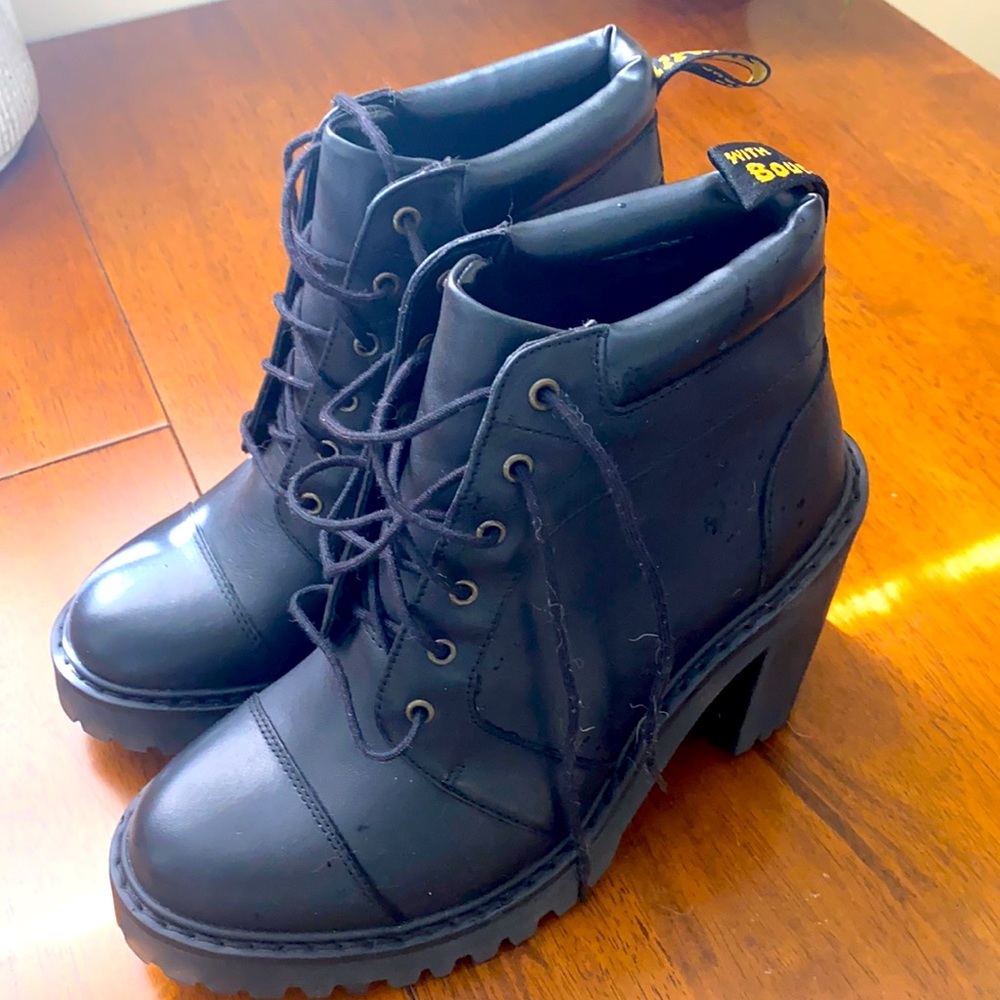 Brand new Dr. Martens without box Averil boot! Sz 7